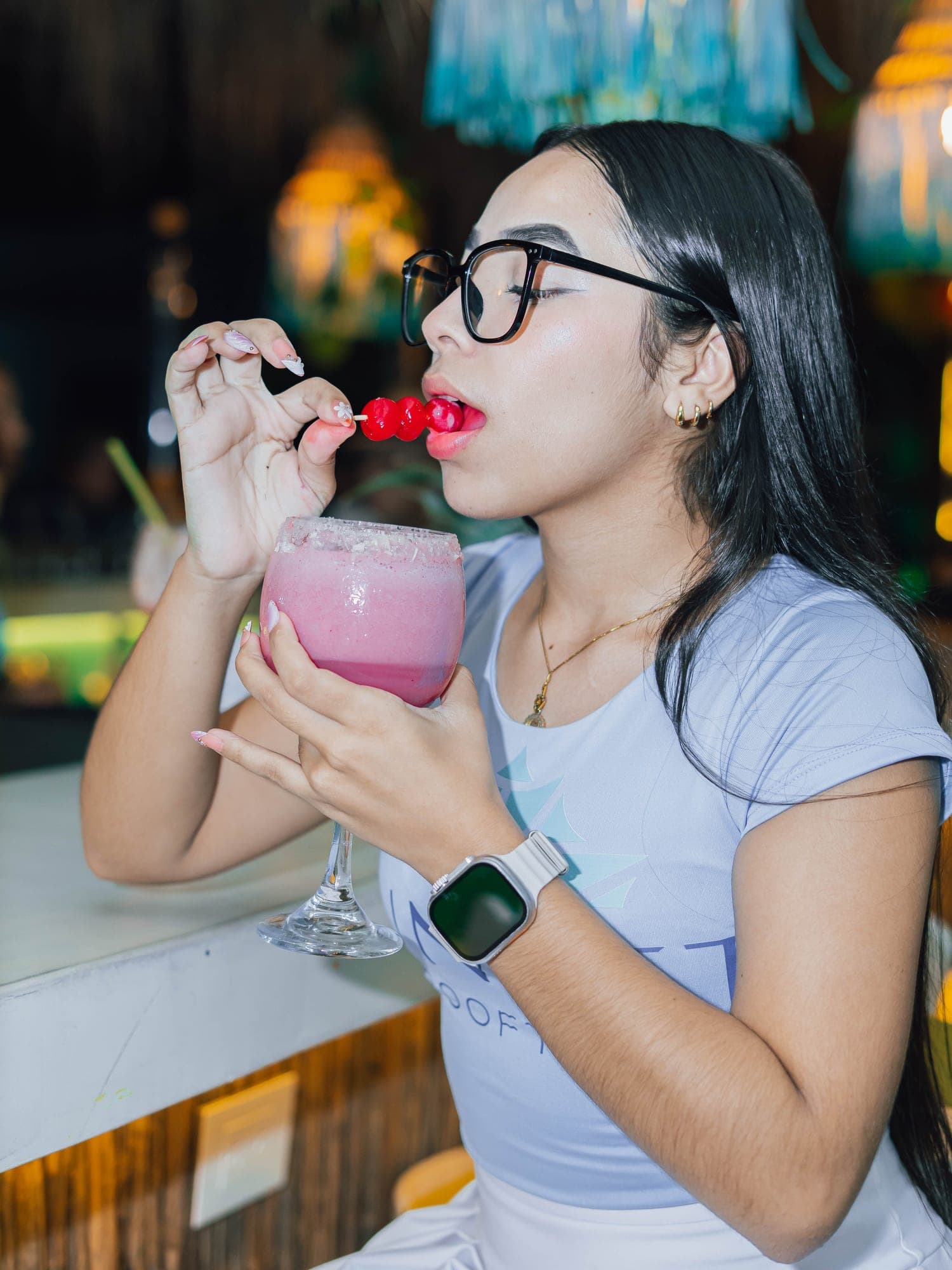 Cóctel de cereza en Sunset Rooftop
